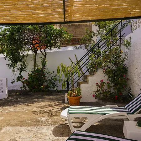 Semesterbostad Casa Profesores, Typical Canarian House *